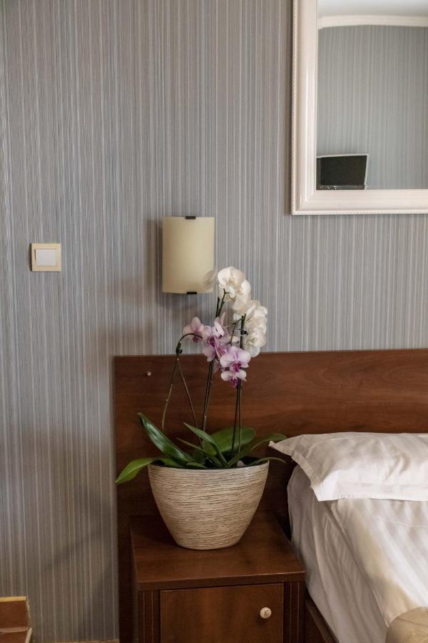Mali Hotel Porat Budva Exteriör bild